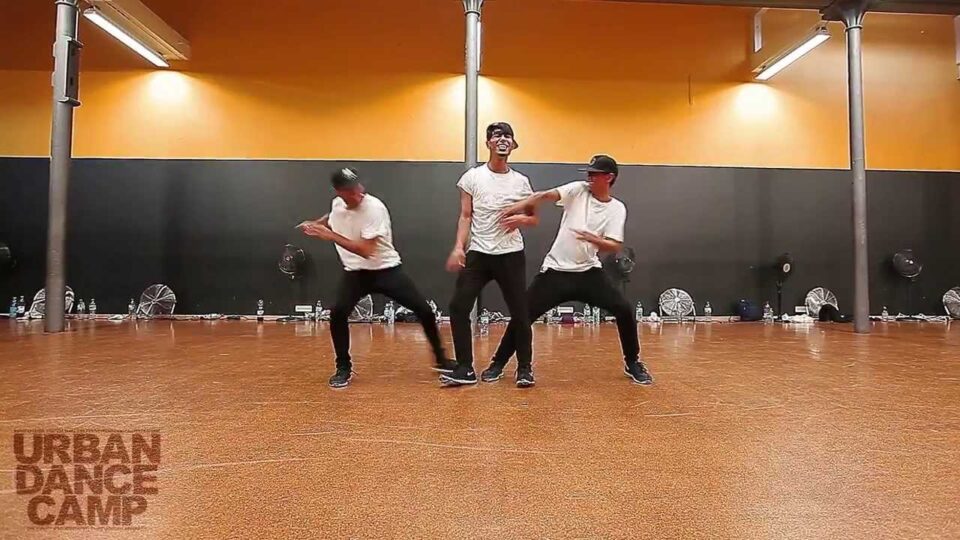 “Blurred Lines” by Robin Thicke :: Quick Crew (Dance Choreography) :: URBAN DANCE CAMP – YouTube