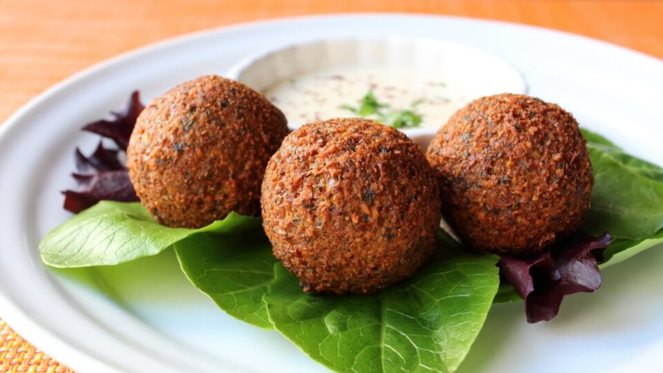 How to Make Falafel – Crispy Fried Garbanzo Bean/Chickpea Fritter Recipe