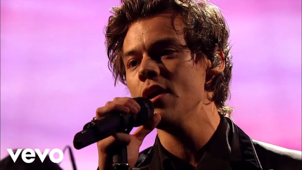 Harry Styles – Sign of the Times (Live on The Graham Norton Show)