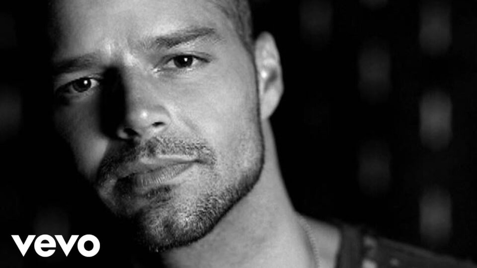 Ricky Martin – I Don’t Care ft. Fat Joe, Amerie (Official Music Video)