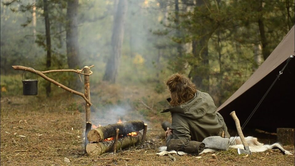 BUSHCRAFT TRIP – BELOW FREEZING, CANVAS TENT, SAMI FIRE, REINDEER SKIN, FINNISH AXE etc.