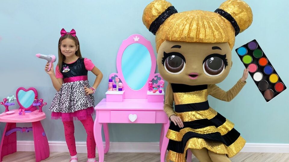 Sofia plays Hair Styling Beauty Salon with LoL Dolls & Toys