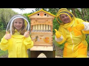 Stephanie Beatriz, Olga Merediz, Encanto – Cast – The Family Madrigal (From “Encanto”)