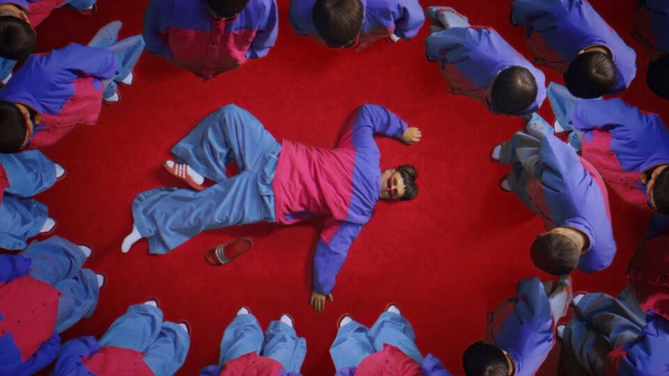 Oliver Tree – Life Goes On [Music Video]
