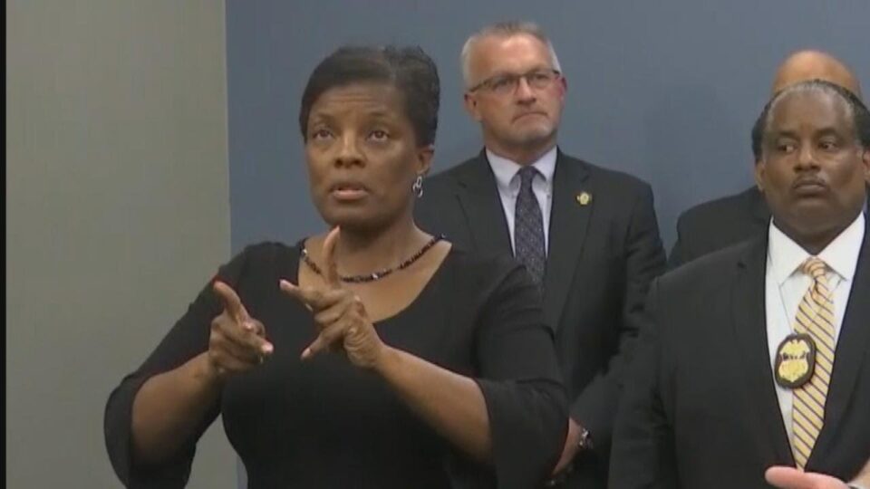 Tampa Police Spokesperson on Fake Sign Language Interpreter: ‘I Let Her In’