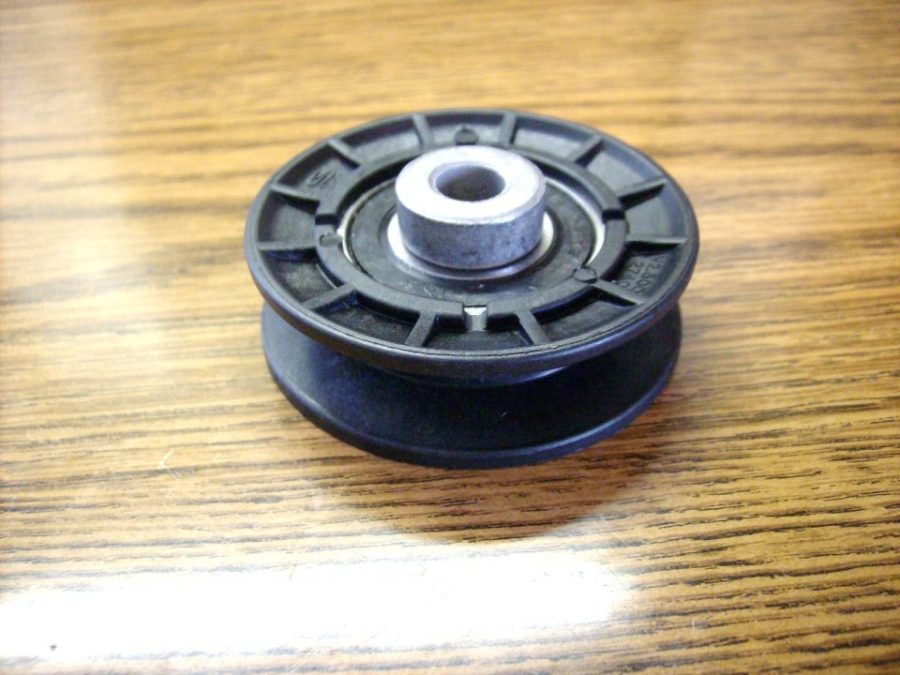 Grasshopper 718, 720, 725, 725K and 928D idler pulley 393312
