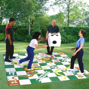 Games giant snakes and ladder