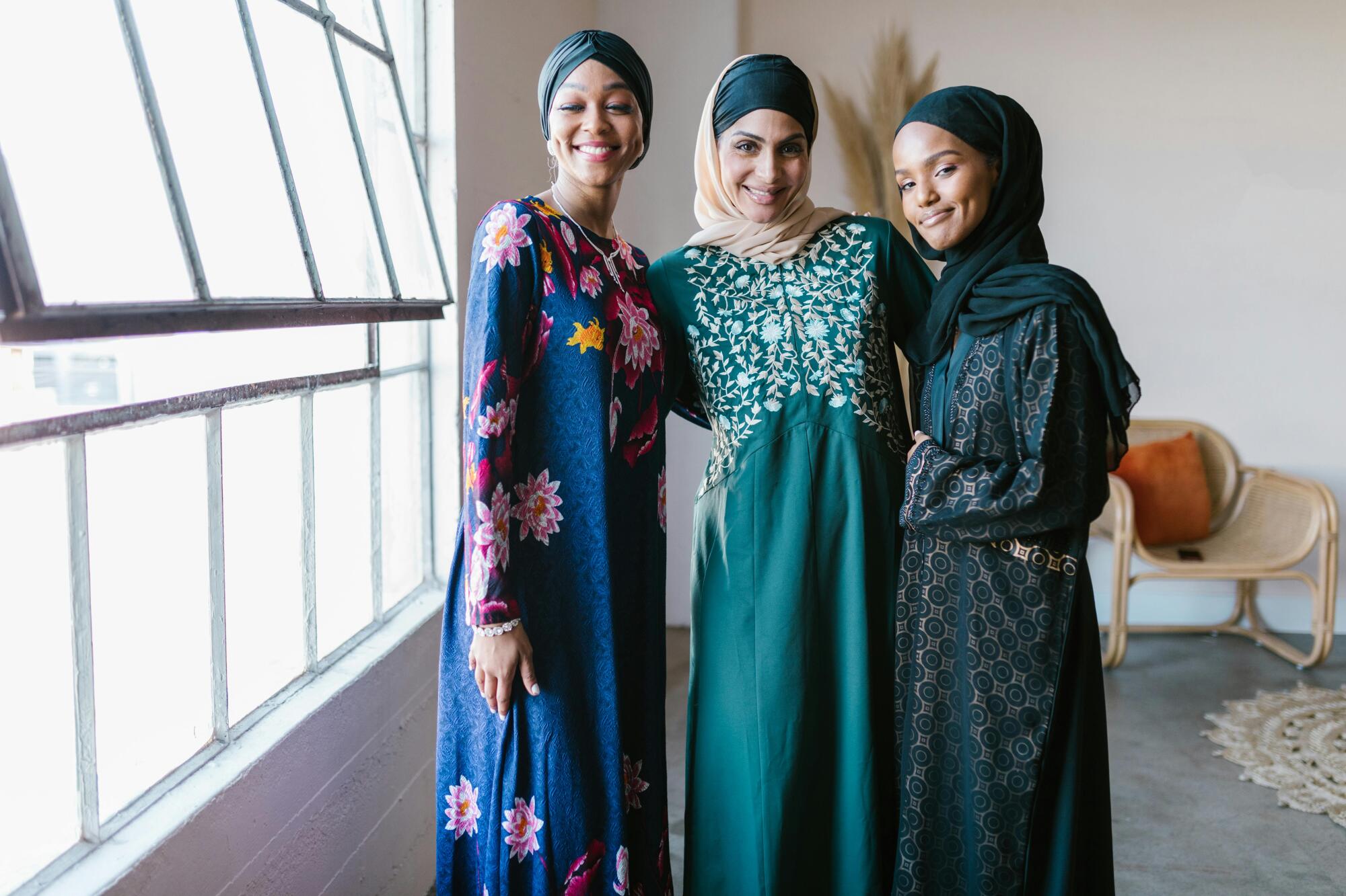 3 Tips for Styling an Abaya and Tunic Dress in 2024