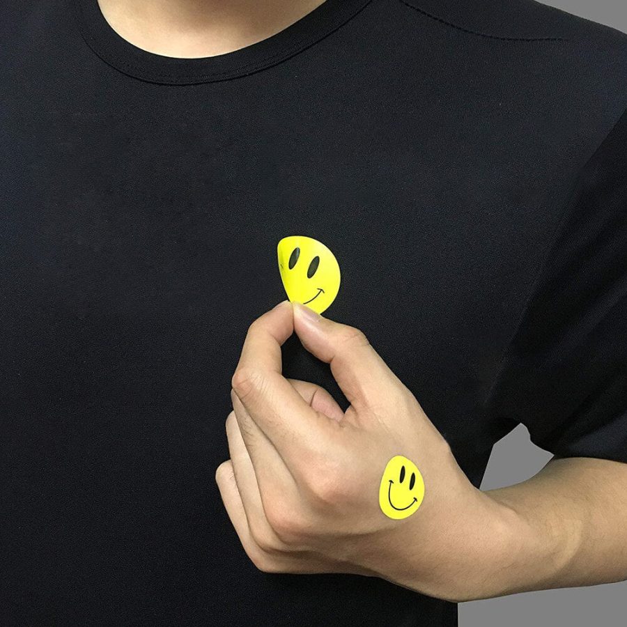 Multipurpose Smiley Face Sticker Roll (500 Pcs)