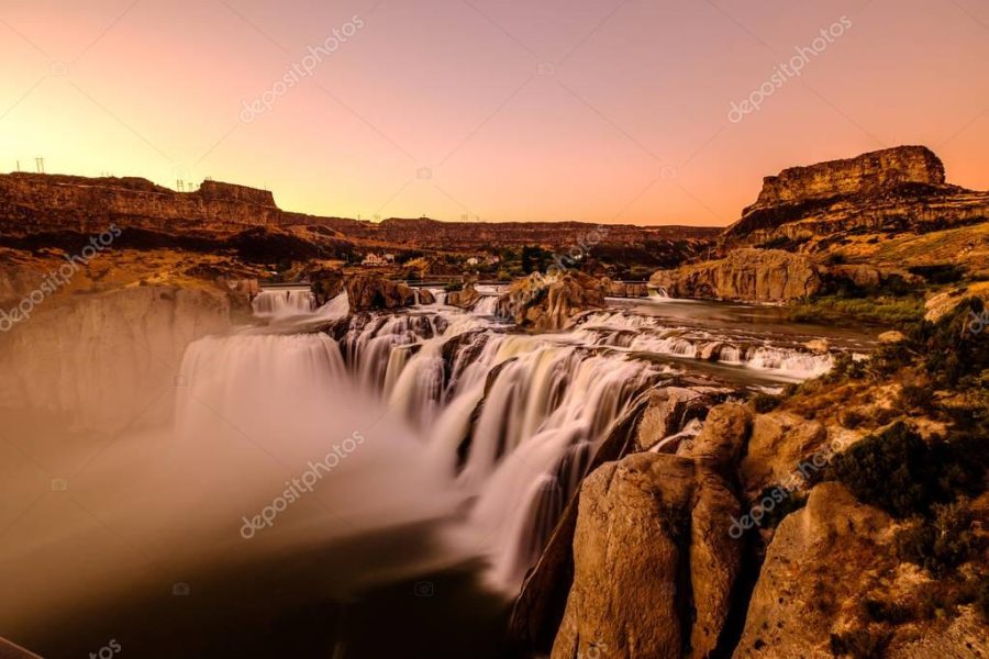 Shoshone Falls at sunset in Twin Falls