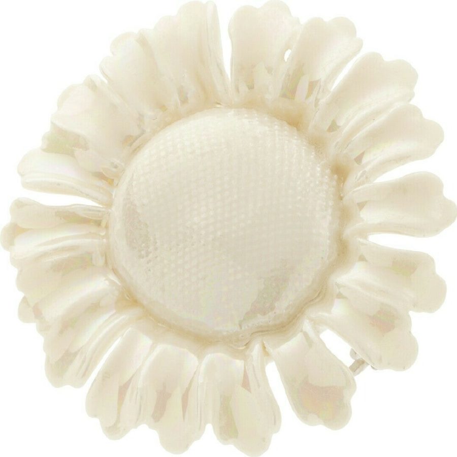 Belleek Classic Daisy Brooch (Mother of Pearl)