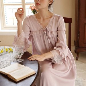 Papillon- vegan nightdress in pink with lace sleeves