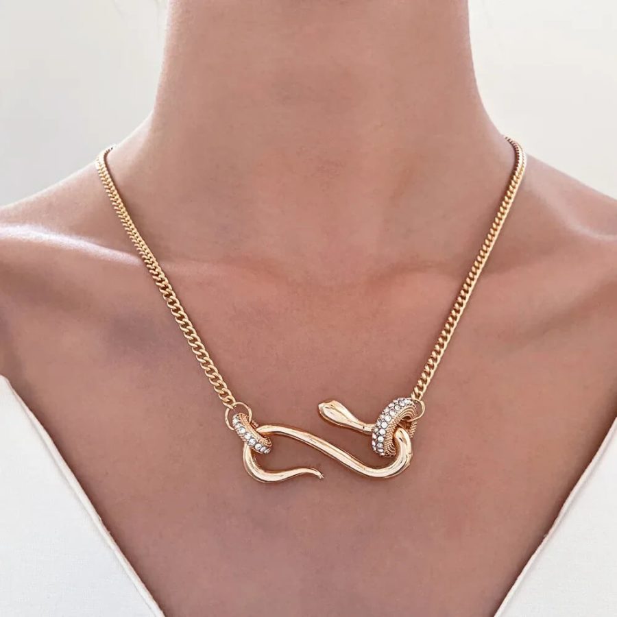 Serpentine Clasp Pendant Necklace