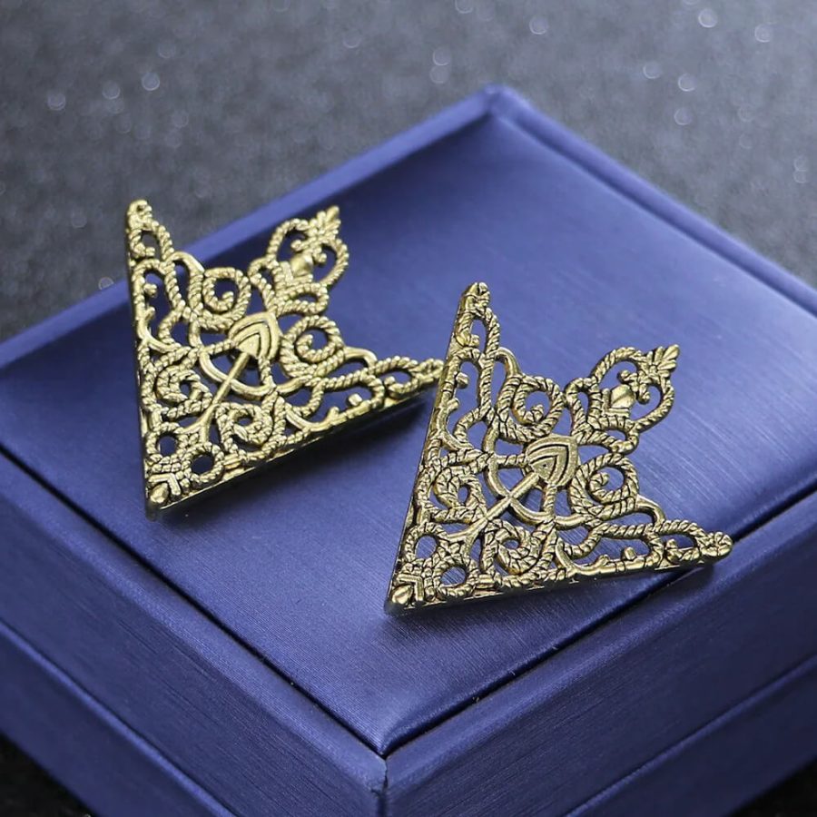 2pcs Silver Vintage Gothic Triangle Shirt Collar Brooch