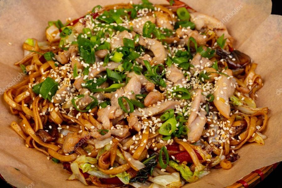 Asian cuisine Fried noodle with chicken