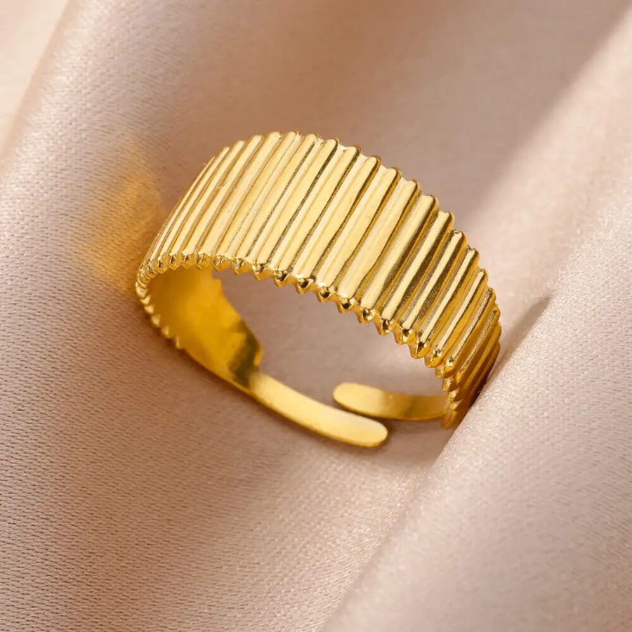 Linear Pattern Striped Lined Ring