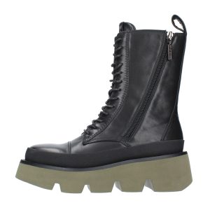 Emanuelle Vee Boots Black