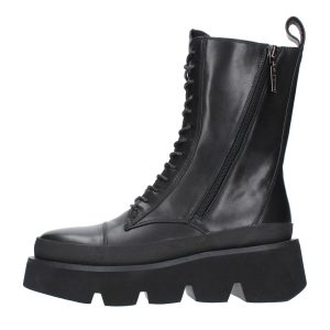 Emanuelle Vee Boots Black