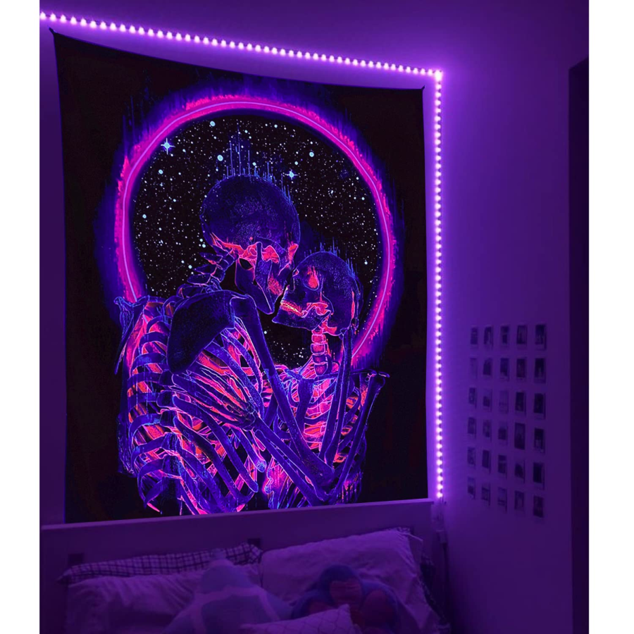 UV Reactive Blacklight Skull The Kissing Lovers Tapestry