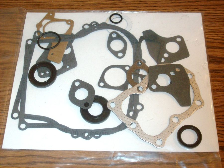 Briggs & Stratton 5hp engine gasket set 297615 / 397145 / 495603