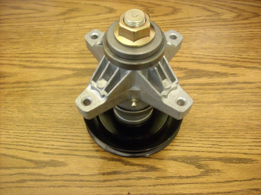 Cub Cadet LT1024, LT1050, SLT1554, LT1024 deck spindle 918-04129 / 618-04129