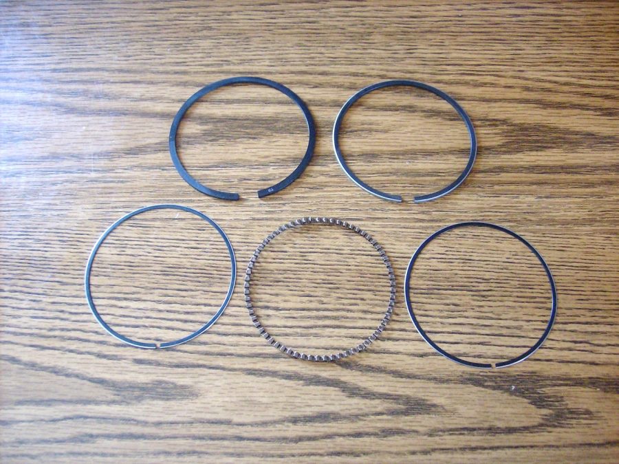 Honda GX270, GX610, GX620, GXV610 and GXV620 piston rings 13010-ZE8-601