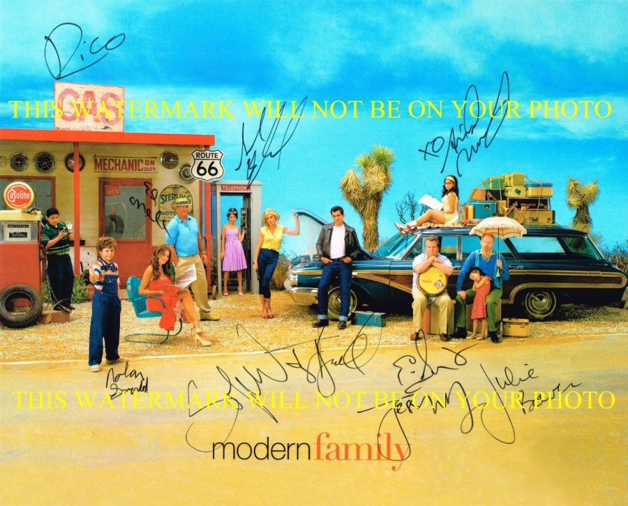 MODERN FAMILY AUTOGRAPHED CAST 8x10 RP PHOTO BY 10 JULIE BOWEN SOFIA VERGARA +