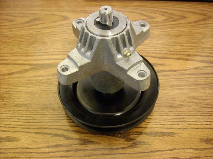 MTD, Cub Cadet RZT42 & ToroLX420 deck spindle 618-0624 / 918-0624 / 112-0460