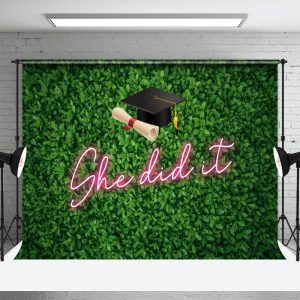 She Did It Green Grass Happy Graduation Backdrop - Aperturee