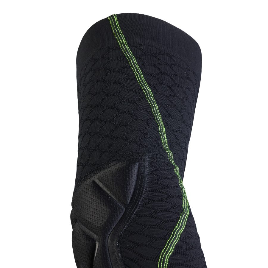 Elbow pads Errea Artio