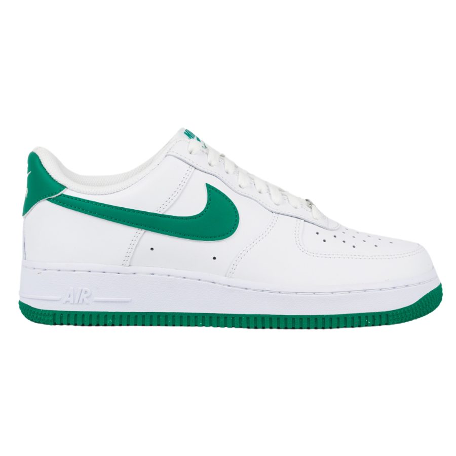 Air Force 1 '07 sneaker in white and green