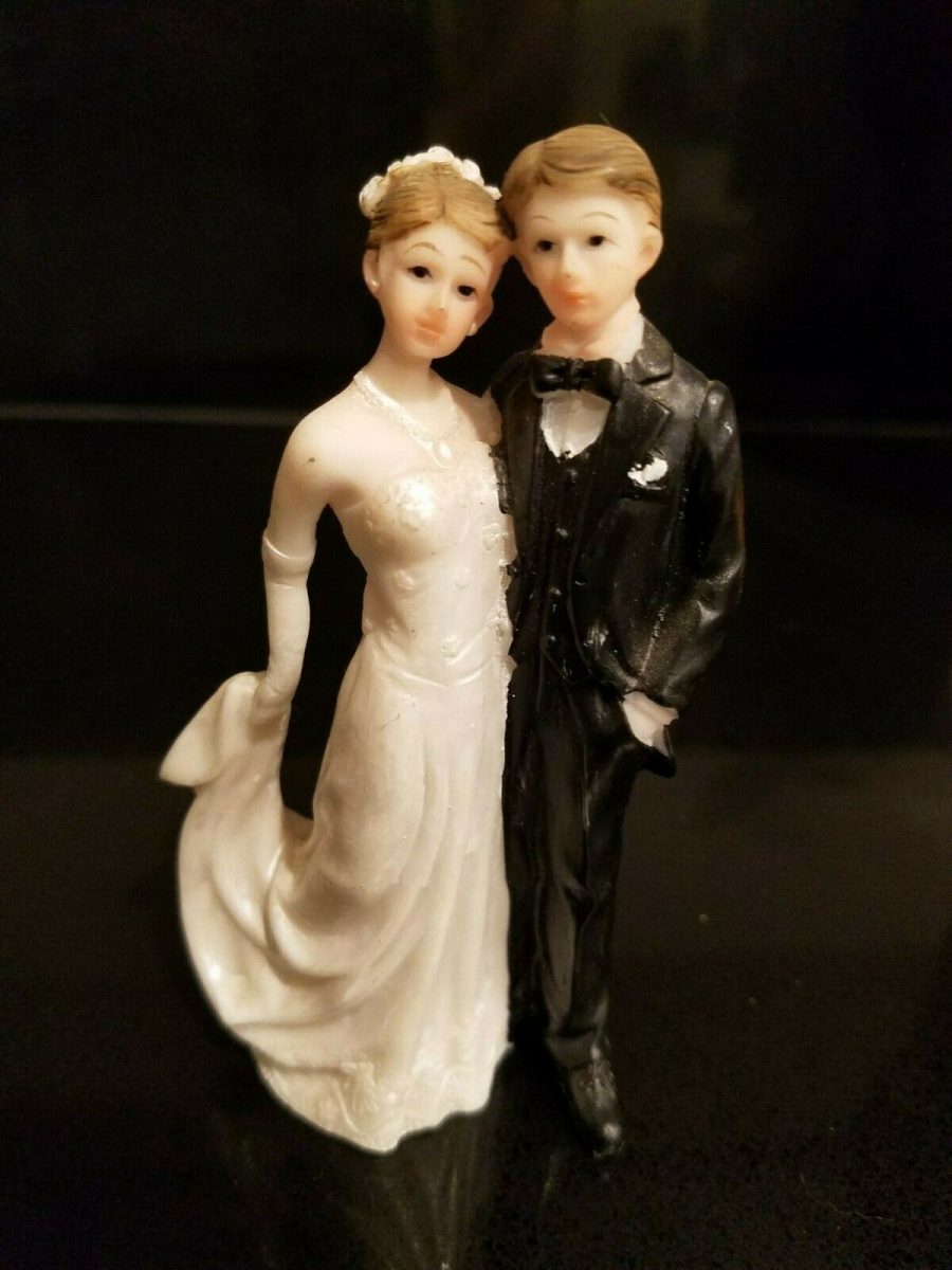 Cake Topper Wedding Ceremony Bride and Groom Resin Cake Figurine 4 inch