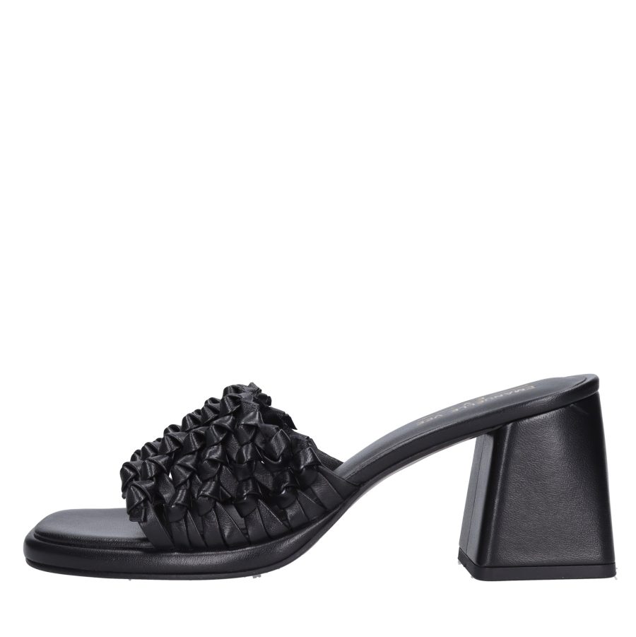 Emanuelle Vee Sandals Black