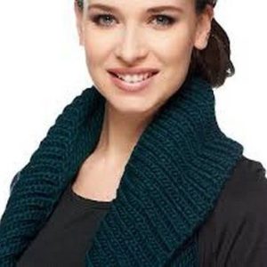 VT Luxe Chunky Ruffle Convertible Loop Scarf Vest (QVC) 3 colors