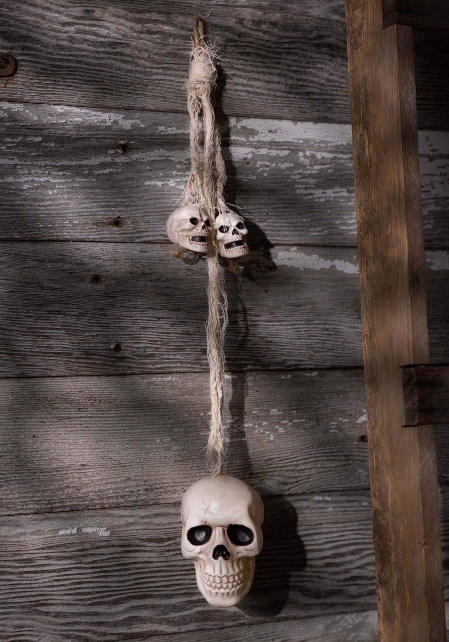 20 Hanging Skulls Prop