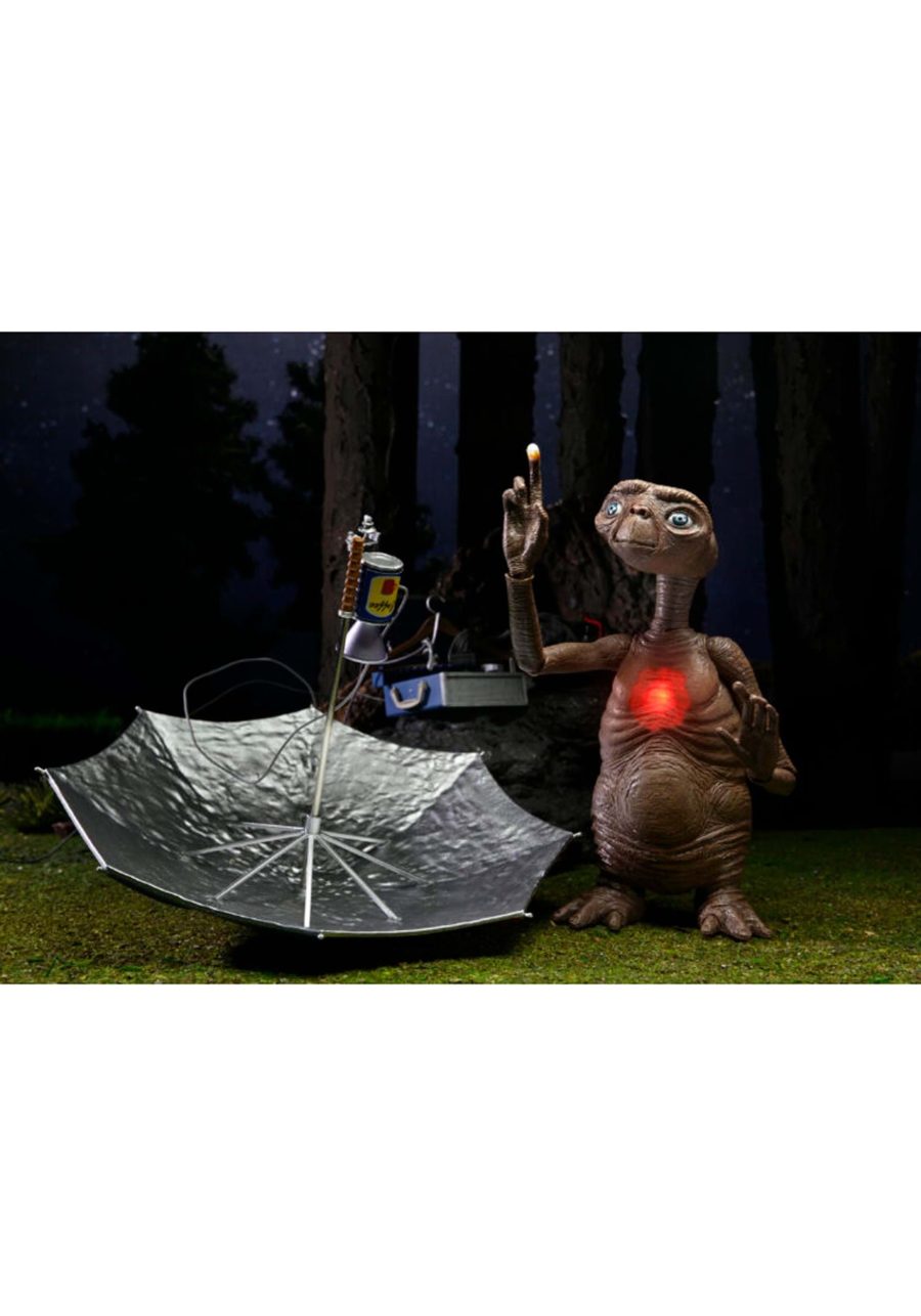 E.T. 40th Anniversary E.T. with LED Chest and Phone