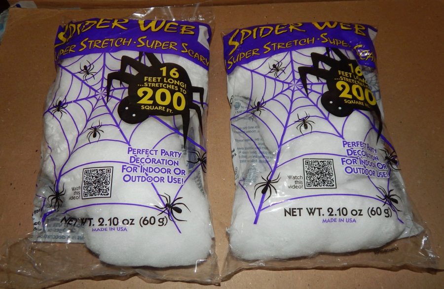 Halloween Spider Webs Super Stretch Scary 16 Feet Long 200 Sq Ft 2 Bags USA 172R