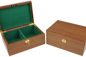 German Knight Staunton Chess Set Ebonized & Boxwood Pieces with Walnut Box - 3.75 King