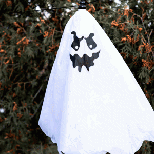 28-Inch Spooky Flying Ghost Decoration