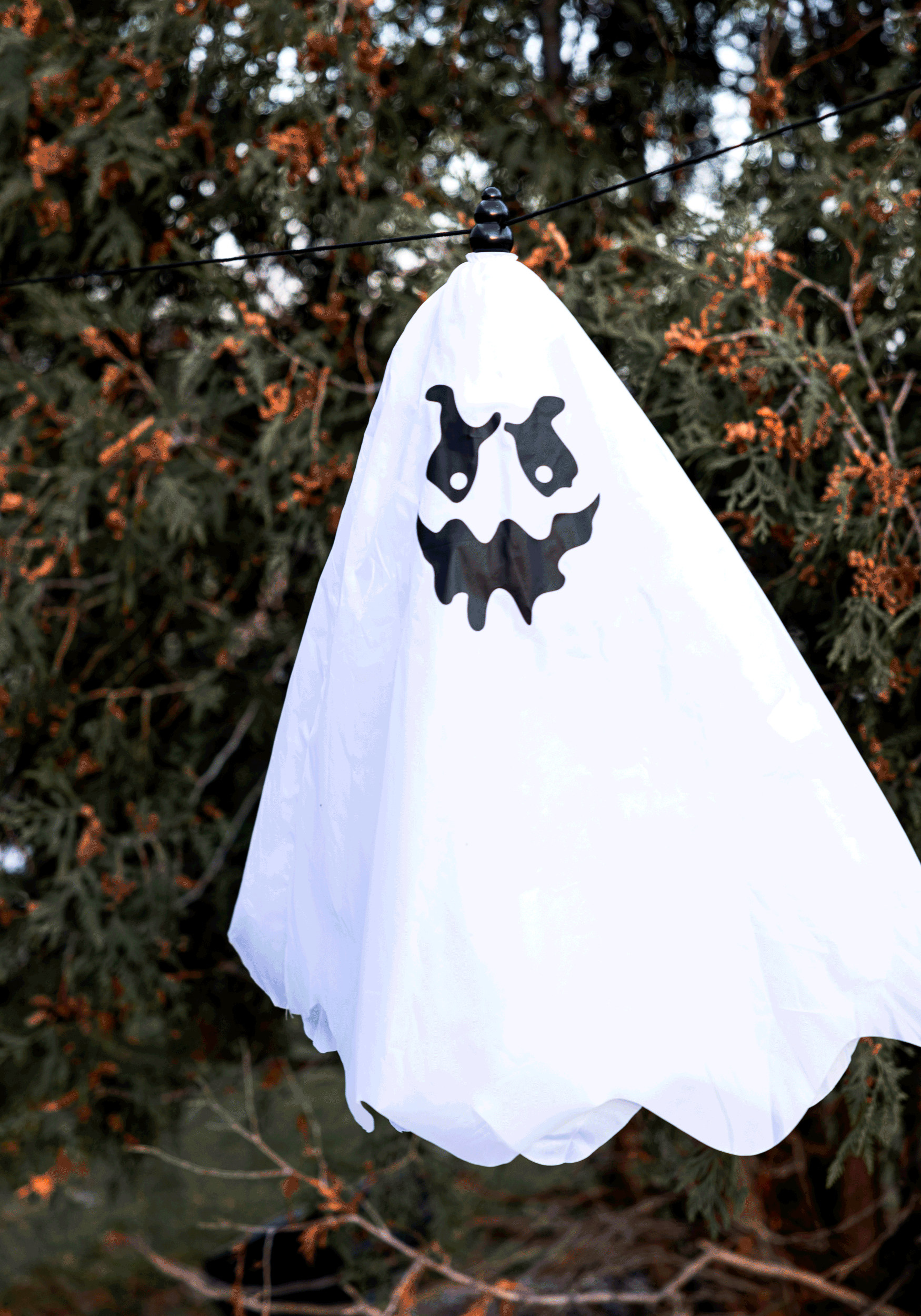 28-Inch Spooky Flying Ghost Decoration
